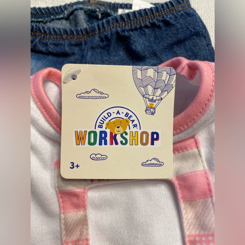 Build A Bear outfit. Includes distressed jeans, cute shirt, and rollerskates. - Picture 4 of 11